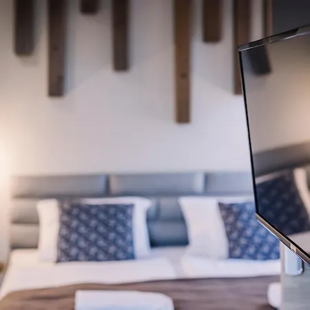 Amade 2 アパート *