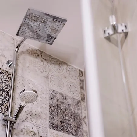 Amade 2 アパート *